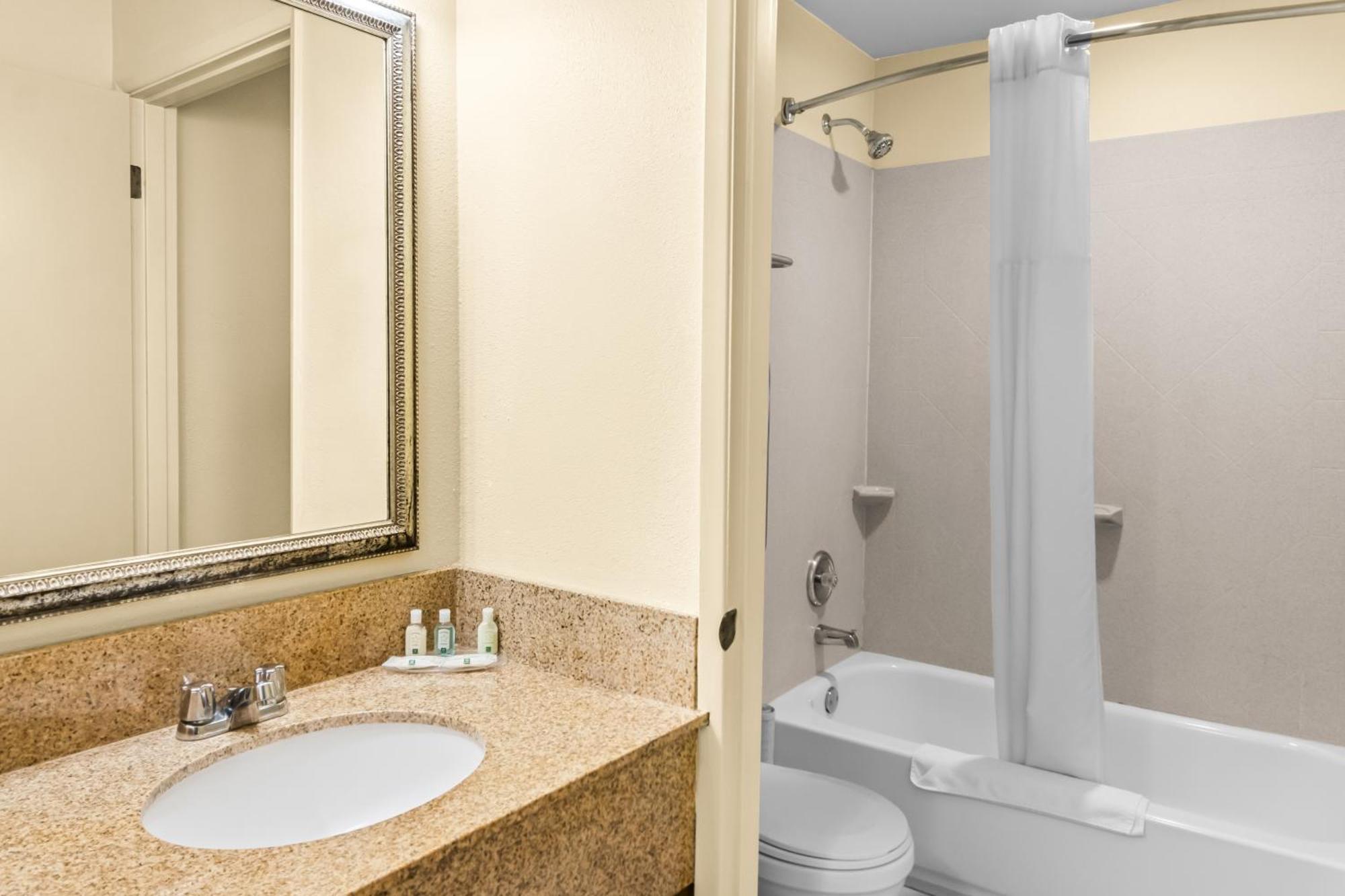 Quality Inn & Suites Vancouver - Hazel Dell Esterno foto