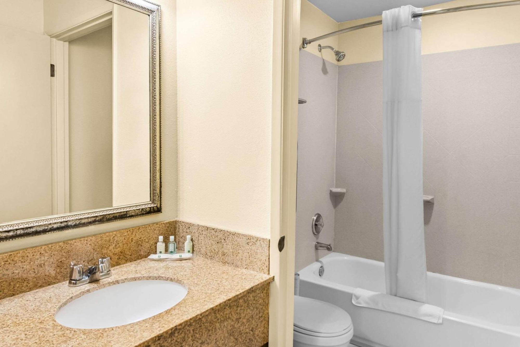 Quality Inn & Suites Vancouver - Hazel Dell Esterno foto